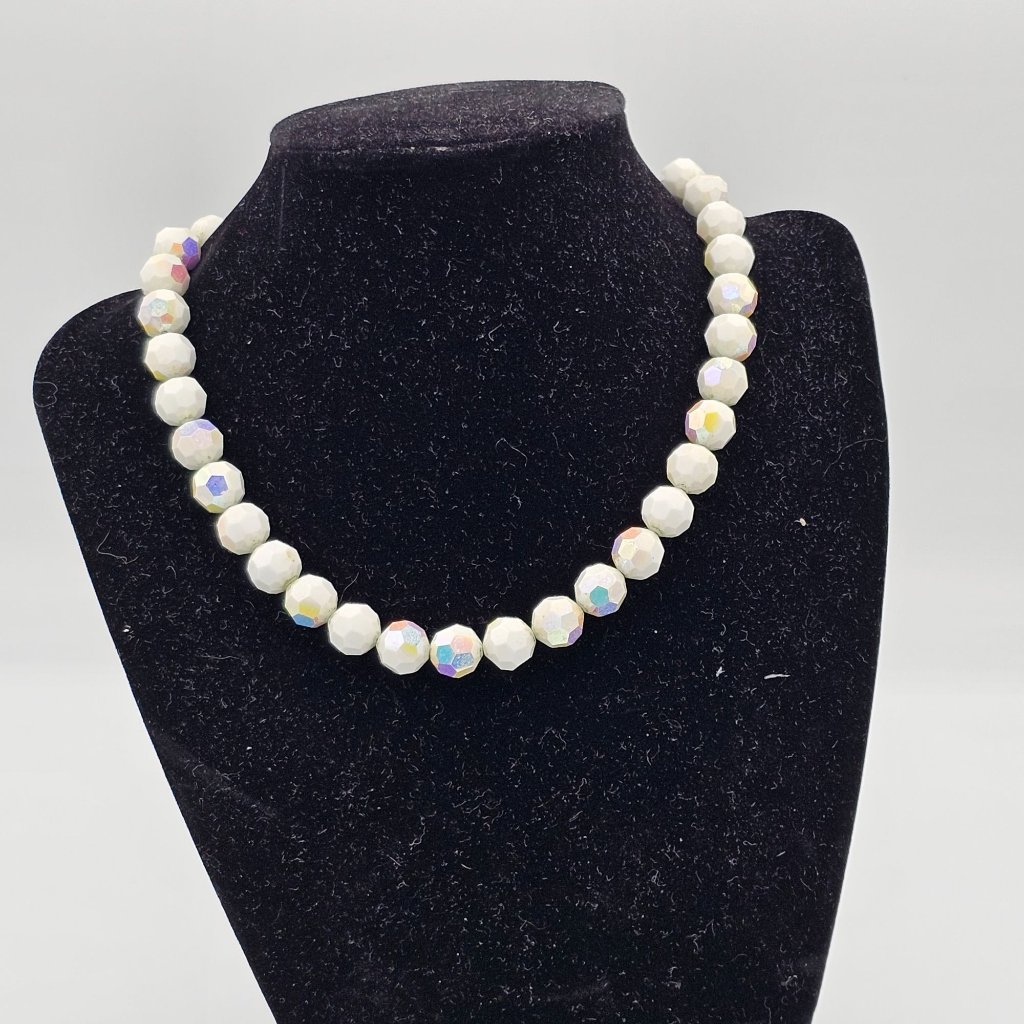 Alice Caviness Vintage White Glass Aurora Borealis Faceted Necklace 40$
